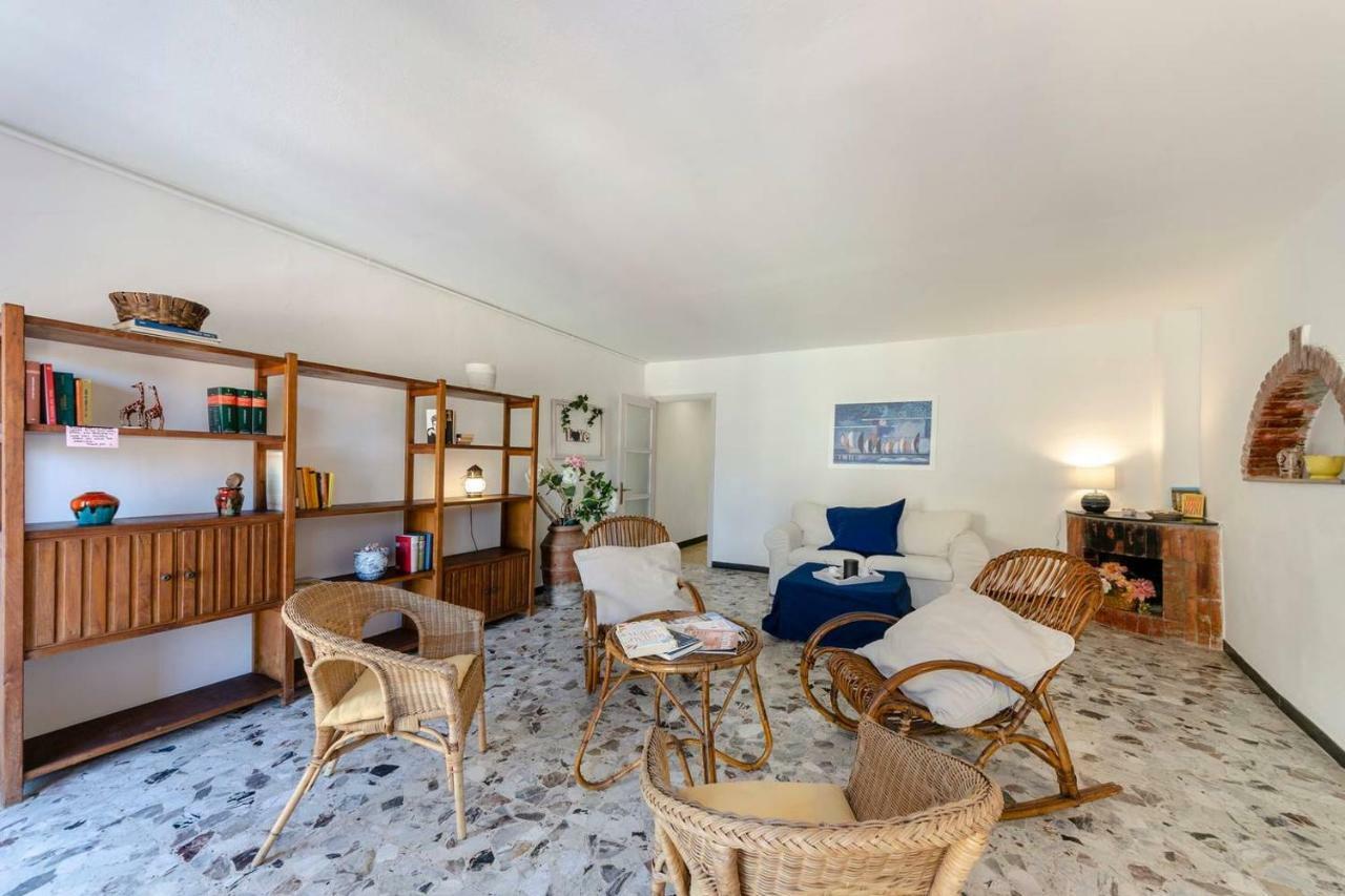 Joivy Spacious 2 Bedroom Apt With Terrace At The Heart Of The فيرناتْسا المظهر الخارجي الصورة
